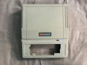 do panelu głównego i pokrywy Apple II (europlus) MIĘDZYNARODOWI NABYWCY MILE WIDZIANI ref.2/3 - Zdjęcie 1 z 7