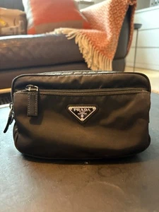 Prada Gürteltasche aus Re-Nylon und Saffiano-Leder - Bild 1 von 7