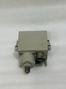 DANFOSS KPS 31 PRESSURE SWITCH - Picture 1 of 4