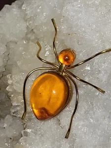 Vintage Russian Amber and Gold Tone Spider Brooch ORYA? :OP backwards R - Imagen 1 de 9