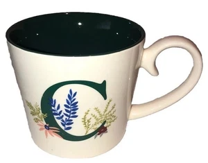 Taza grande con monograma Opal House C verde ornamentado floral flor - Imagen 1 de 7