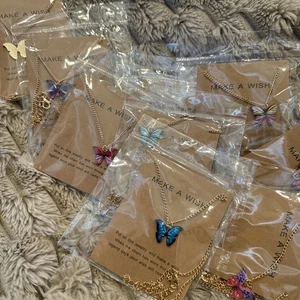 Menge 10 Schmetterling Anhänger Halskette Bunt Schmuck Set Party Gastgeschenke Geschenke - Bild 1 von 11