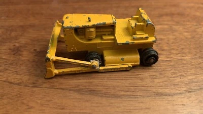 GOOD TREADS Lesney Matchbox cars #MB 18 CATERPILLAR D8 BULLDOZER made in England - Image 1 of 4