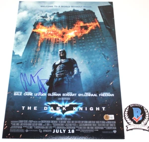 PÓSTER DE PELÍCULA FIRMADO POR CHRISTIAN BALE 'EL CABALLERO OSCURO' 12x18 certificado de autenticidad beckett batman - Imagen 1 de 4
