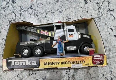 NUEVO - Camión de servicio motorizado Tonka Real Tough Mighty en carretera. Foto 1 de 4