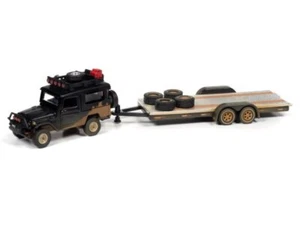 Toyota Land Cruiser + Remolque - 1980 - Negro plano - Johnny Lightning 1:64 - Imagen 1 de 6