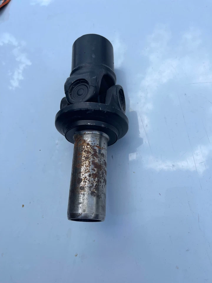 2003-2006  G35  350z  cd009 driveshaft yoke - Image 1 of 1