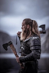 🔨 Hand-Forged Carbon Steel Bearded Hatchet –Beautiful Norse Viking Axe | Unique - Bild 1 von 5