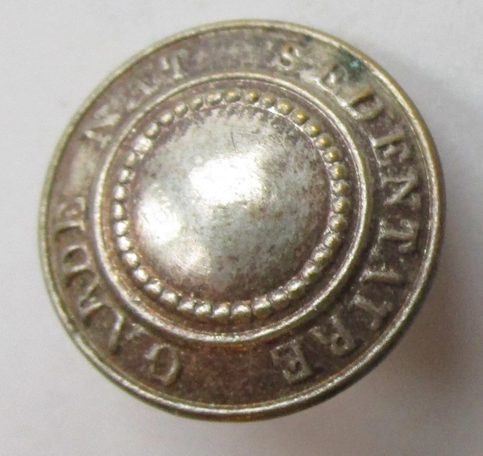 Bouton bombé en métal argenté pour la Garde Nat. Sédentaire,  de 17 mm - Photo 1/2