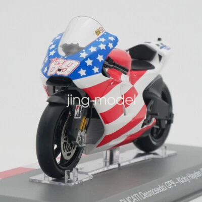 IXO DUCATI Desmosedici GP9 - Nicky (2008) 1:18 scale motorcycle Model - Image 1 of 4