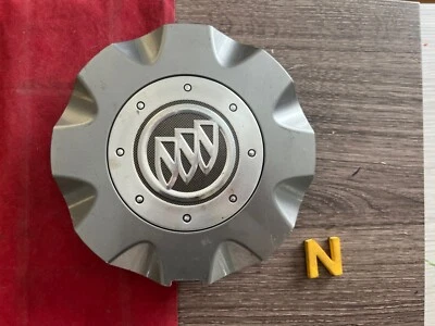 #N (1) Tapa central Buick Lacrosse Allure 2005-2009 OE plata oscura 9595038 Foto 1 de 4