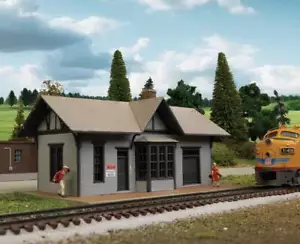 WALTHERS Cornerstone 1/160 N Scale GOLDEN VALLEY DEPOT small towns station kit - Picture 1 of 5