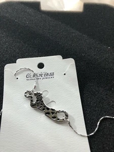High qualityWhite Gold Plated Necklace with Cheetah Charm16 inch with 1 inch ext - Picture 1 of 5