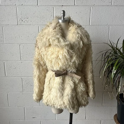 Abrigo de piel de oveja mongola genuina SEARS Fashions de los años 70 con botones en lazo frontal cintura Foto 1 de 4