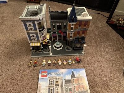 LEGO (10255) Expert Assembly Square Modular W/ Instructions & Minifigures UL113 - Image 1 of 4