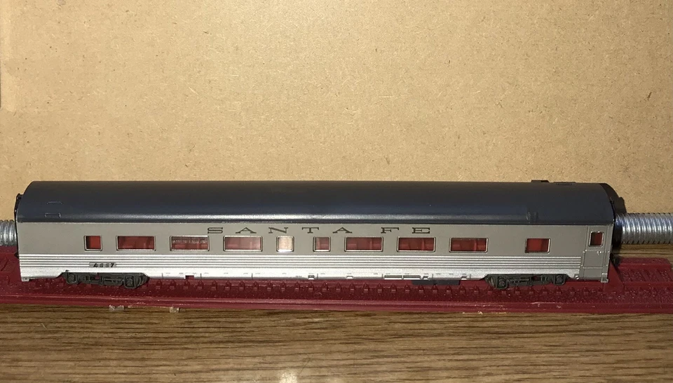 Con-Cor N Gauge Santa Fe 4301-A Passenger Car Strline - Image 1 of 1