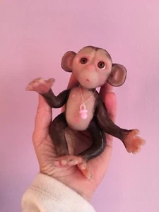 MONITO DE SILICONA REALIZADO A MANO, MUY FLEXIBLE, - Imagen 1 de 6