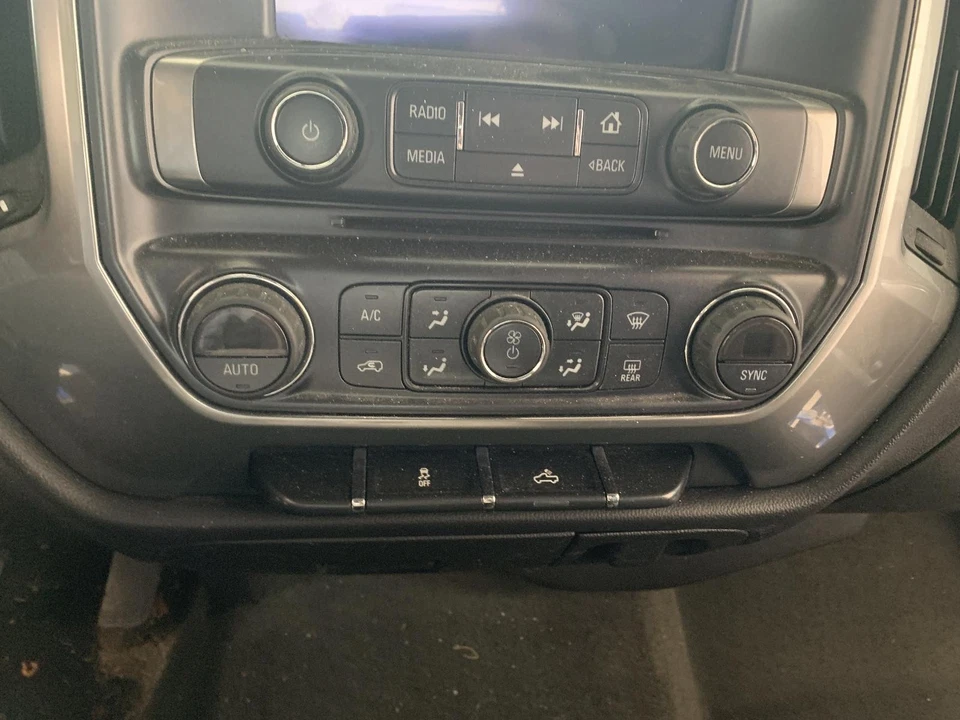 Interruptor selector de aire acondicionado usado se adapta a: camioneta Chevrolet Silverado 1500 2015 doble zona aire acondicionado Foto 1 de 4
