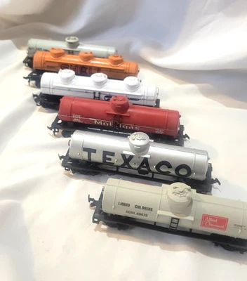 HO Scale Tank Car Lot Of 6 Mixed Brand - Image 1 of 4