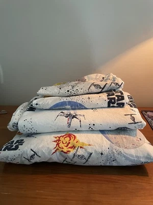Pottery Barn Star Wars Halcón Milenario TAMAÑO COMPLETO: plano, ajustado, 2 fundas de almohada Foto 1 de 4