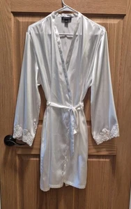 Jones New York Women's Size L/XL Pearl White Silk Robe EUC Bridal - Picture 1 of 6