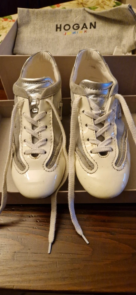 HOGAN JUNIOR Taglia 31  ARGENTO usate ma in buono stato. - Immagine 1 di 4
