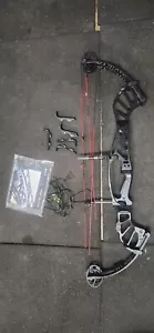Hoyt Invicta 37 Compound Bow - Picture 1 of 12
