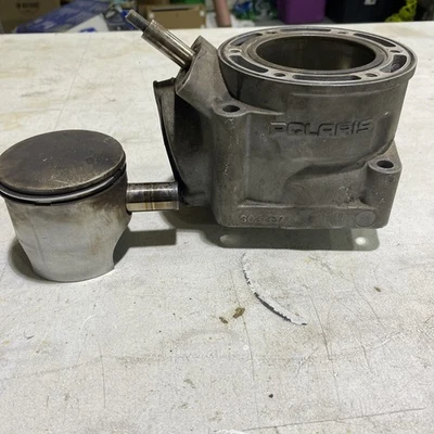 Cilindro de borde O/S 2002 Polaris 600 XC con pistón A 3021257 / 3021333 Foto 1 de 4