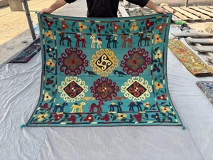 Vintage Suzani Kelim Teppich, handgewebtes Wolltextil mit Kamelen Blumen Schlafzimmerteppich - Bild 1 von 12