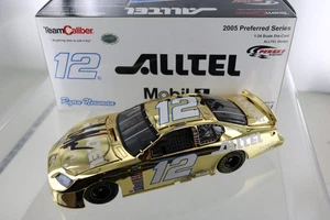 Dodge Ryan Newman #12 Alltel/Mobil 1 2005. Cromo dorado y autografiado. - Imagen 1 de 3