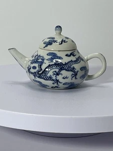 Made in the Xuande reign. Antique Chinese blue and white porcelain teapot - Picture 1 of 5
