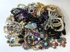 Lote de Trabajo 1.4kg Joyería Vintage Repuestos Reparación AF Vidrio Cuentas Collares Broches - Imagen 1 de 18