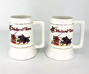 2 Stück weiße mittelalterliche Ritterturniere Keramik Bierkrüge Becher - Bild 1 von 5