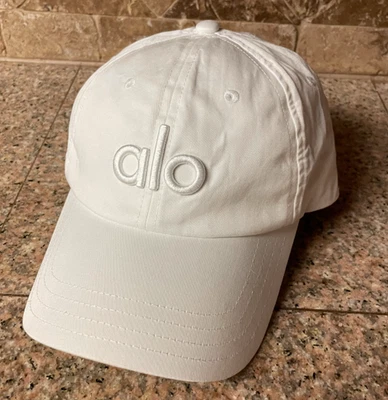 Boné Alo Yoga Strapback branco ajustável leve bordado logotipo academia - Imagem 1 de 4