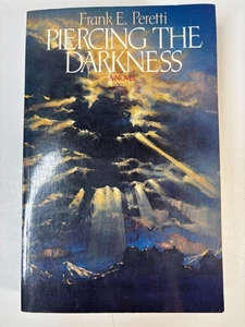 Piercing The Darkness von Frank E. Peretti 1989 Roman Fünfter Druck - Bild 1 von 6