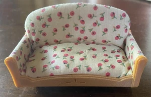 VINTAGE Calico CRITTERS Sylvanian FAMILY cremefarbene ROSENKNOSPE Puppenhaus COUCH - süß - Bild 1 von 9