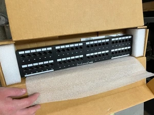 Panduit DP48688TGY 48-portowy CAT6 Płaski Punchdown 2RU Panel krosowy PAN-NET - Zdjęcie 1 z 7