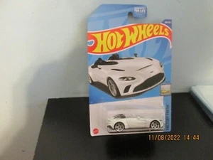 2022 HOT WHEELS FACTORY FRESH ASTON MARTIN V12 SPEEDSTER WHITE 183/250 (H) - Picture 1 of 5