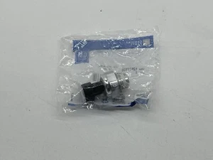 Genuine Holden Commodore Oil Pressure Sensor VT VX VY VZ 5.7Lt LS1 Sender Switch - Picture 1 of 2