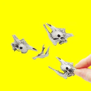 Giraffe Skull - 1:12 Scale replica animal for diorama, dollhouse (1 skull) - Picture 1 of 4