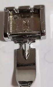 Piedino pressa macchina da cucire vintage senza marchio N piede cerniera gambo basso - Foto 1 di 2