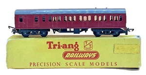 Tri-ang Suburban Brake Coach M43171 R120 Maroon Vintage Railways - Picture 1 of 17
