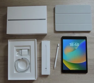 Apple iPad 9. Generation in Farbe Space Gray mit Apple Pencil - Bild 1 von 5