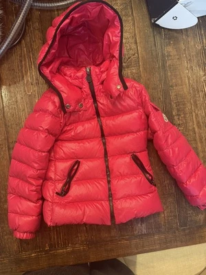 Подлинный Moncler розовый вниз девочек пуховик куртка со съемным капюшоном размер 6 девочка - Изображение 1 из 4