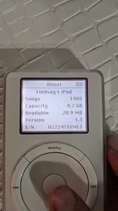 Apple iPod 1ª Generación 10 GB 32 MB de RAM con 1900 Canciones ¡Con Cable y Ladrillo de Carga! - Imagen 1 de 13