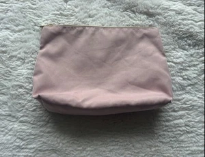 Kosmetiktasche in rosa mit goldenem Reißverschluss von H&M. - Bild 1 von 2