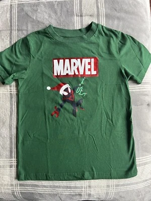 Camiseta para niños Marvel Spider-Man Navidad manga corta gráfica talla mediana verde Foto 1 de 3