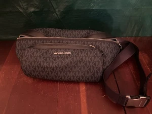 Michael Kors Cooper Logo Bauchtasche/Gürteltasche Canvas blau Allover-Muster gebraucht, in einwandfreiem Zustand - Bild 1 von 24