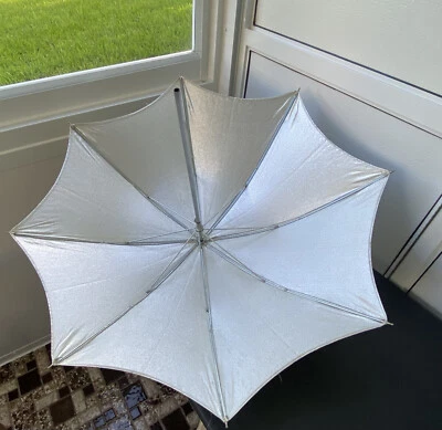 Paraguas plateado para fotografía de estudio para reflejo de luz, vintage Foto 1 de 4