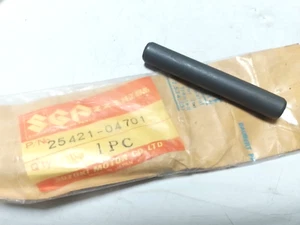 nos Suzuki DR-Z70 LT-4WD QuadRunner 250 SHAFT SHIFT FORK 25421-04702 25421-04701 - Picture 1 of 5